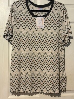LuLaRoe Kelly Black, Tan Lt Pink & White Short Sleeve Tee with Scalloped Edges